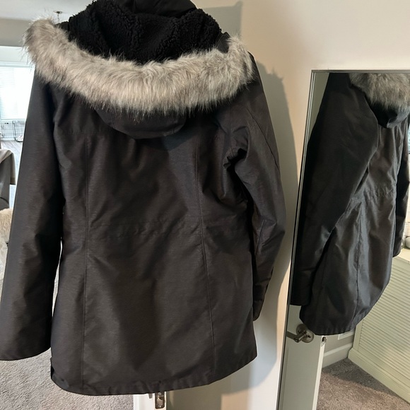 Grey with grey fur hood - Picture 4 of 5